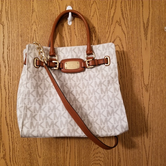 Michael Kors Handbags - Michael Kors Large Hamilton Tote